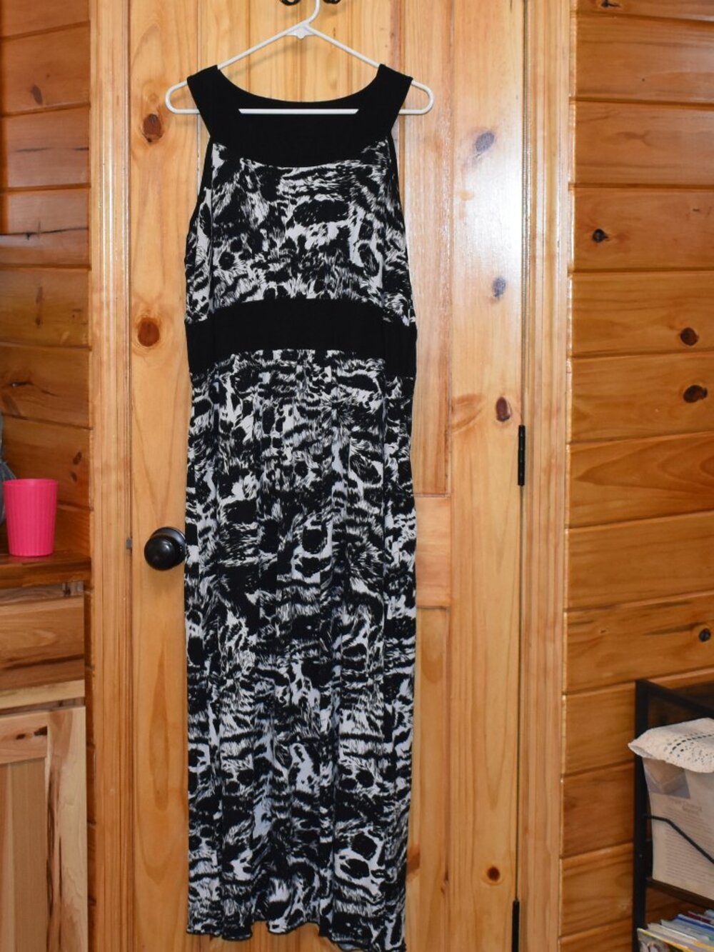 Women's long sleeveless dress